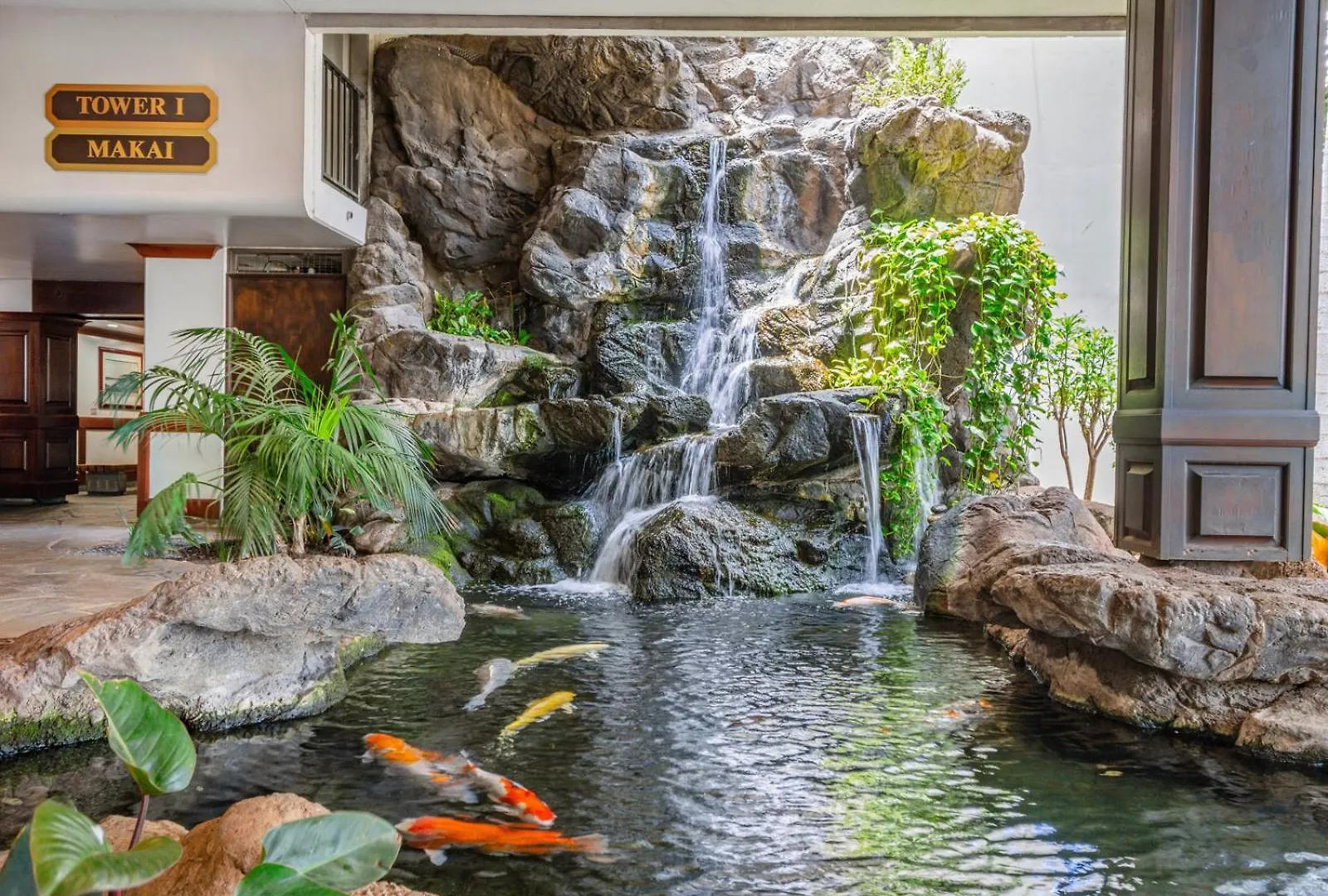 Chic And Upscale Waikiki Beach Ocean View With Parking Honolulu