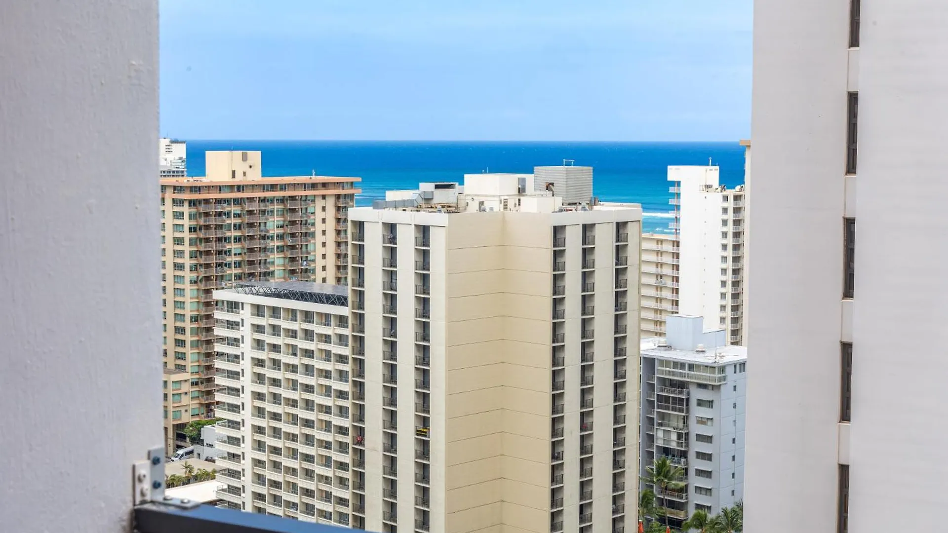 Chic And Upscale Waikiki Beach Ocean View With Parking Honolulu
