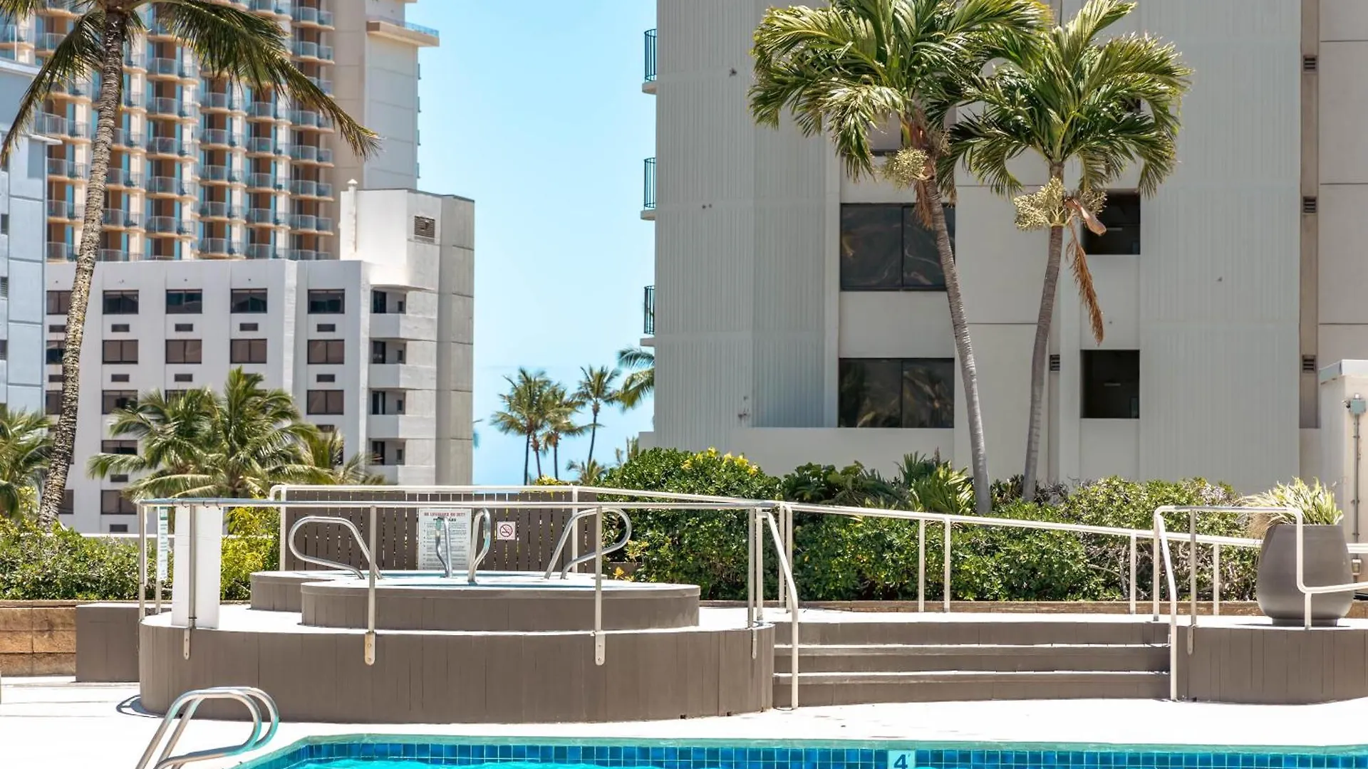 Chic And Upscale Waikiki Beach Ocean View With Parking Honolulu