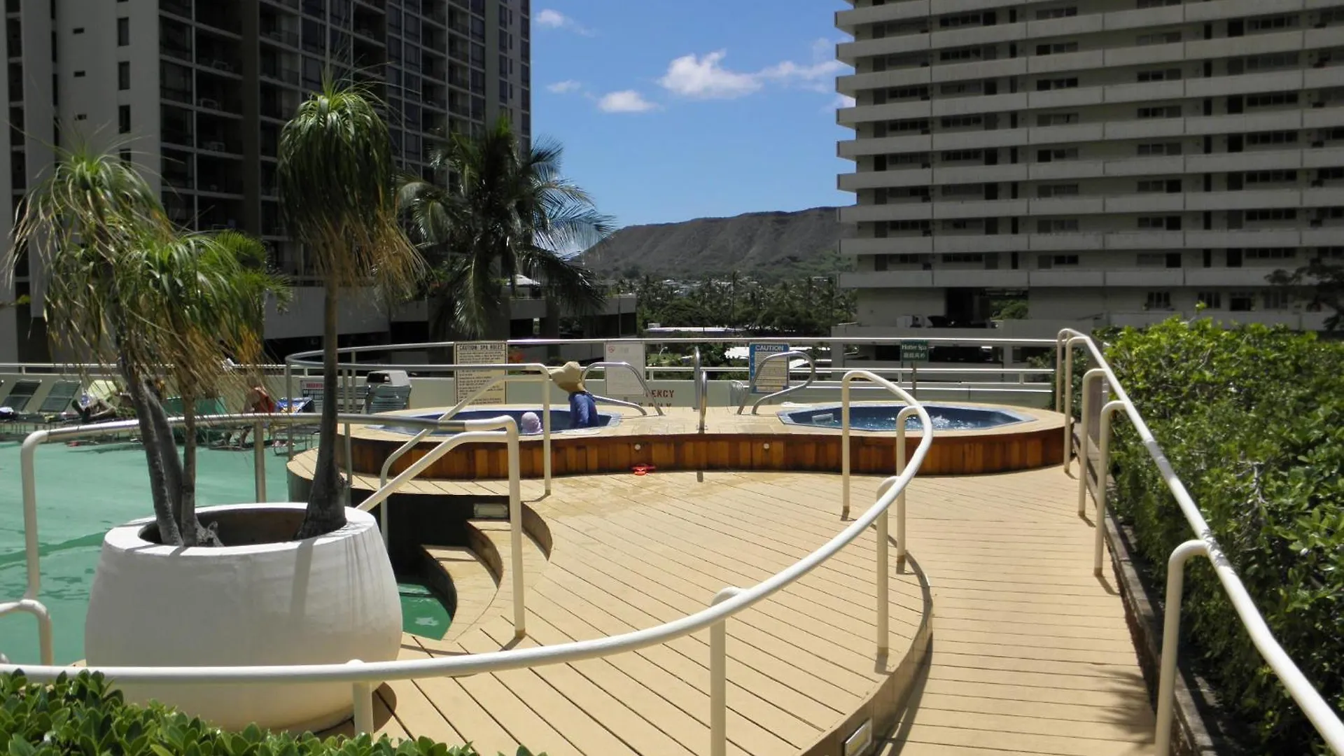 Chic And Upscale Waikiki Beach Ocean View With Parking Honolulu