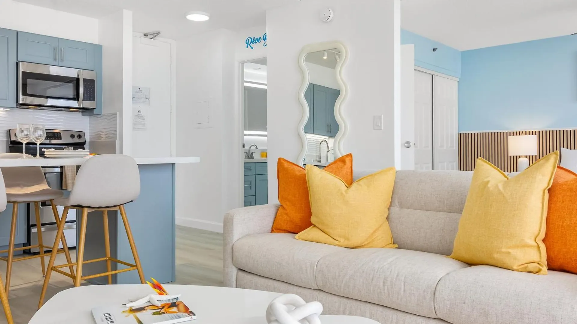 Chic And Upscale Waikiki Beach Ocean View With Parking Honolulu Apartment